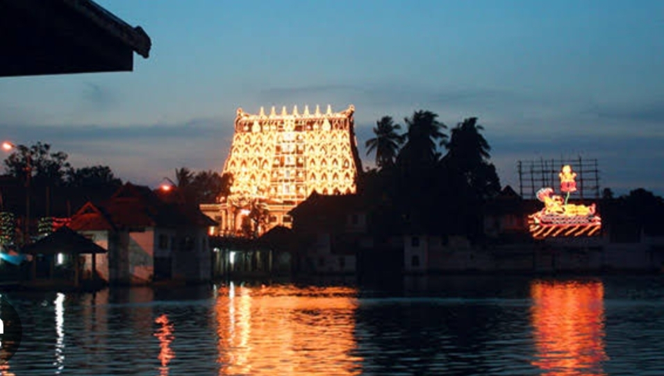 ശ്രീപത്മനാഭസ്വാമി ക്ഷേത്രത്തിൽ‌ പാൽ മോഷണം; ജീവനക്കാരൻ മോഷ്ടിച്ചത് 25 ലീറ്റർ, പിടികൂടി വിജിലൻസ്