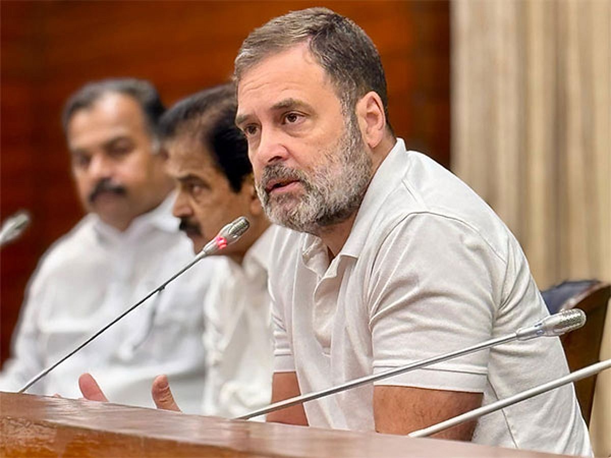 ട്രംപ് വിളിച്ചു; ‘നരേന്ദ്ര സറണ്ടര്‍’; പ്രധാനമന്ത്രിയെ പരിഹസിച്ച്‌ രാഹുല്‍ ഗാന്ധി