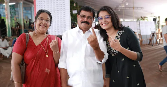 കനത്ത മഴയിലും മികച്ച പോളിങ്, 20% പിന്നിട്ടു; കുടുംബസമേതം എത്തി വോട്ട് ചെയ്‌ത് എൻഡിഎ സ്ഥാനാർഥിയും
