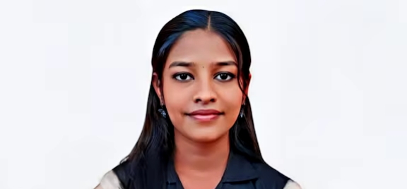 മണ്ണെണ്ണയൊഴിച്ച് തീകൊളുത്തി, വിദ്യാർഥിനി
