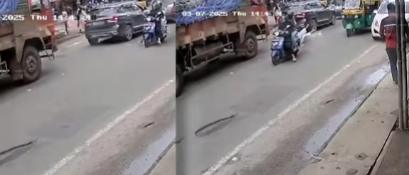 സ്കൂട്ടറിൽനിന്നു താഴെ വീണ പെൺകുട്ടി രക്ഷപ്പെട്ടത് തലനാരിഴയ്ക്ക്