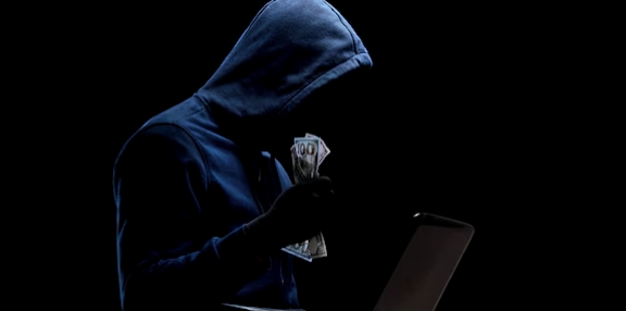 എപികെ ഫയൽ ഡൗൺലോഡ് ചെയ്തോ? പെട്ടു: ‘14 അക്ക’ തട്ടിപ്പിൽ ലോൺ അടയ്ക്കാൻ വച്ച പണവും പോയി!