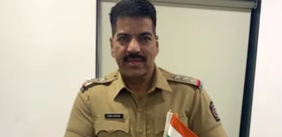 എൻകൗണ്ടർ സ്പെഷലിസ്റ്റ്, കൊന്നത് 87 ഗുണ്ടകളെ, വിരമിക്കാൻ 2 ദിവസം ബാക്കിനിൽക്കെ അസി.കമ്മിഷണർ