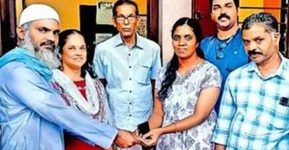 ‘കാത്തുസൂക്ഷിച്ചൊരു സ്വർണവള കാക്ക കൊത്തി പോയി’; ഒടുവിൽ കാക്ക കൂട്ടിൽനിന്ന് കിട്ടി