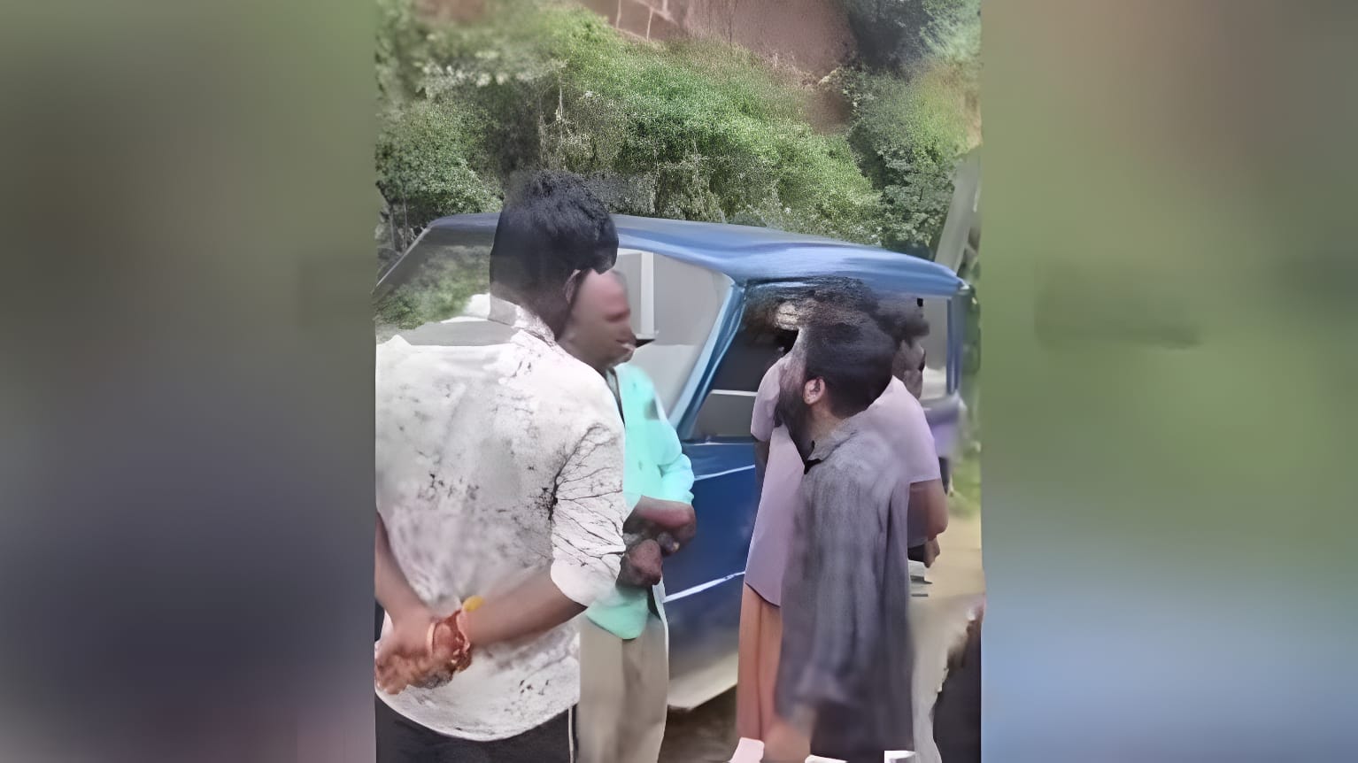 ഇനി അടിയില്ല, ഹിന്ദു വീടുകളിൽ കയറിയാൽ കാൽ വെട്ടും : പാസ്റ്റർക്ക് നേരെ ബജ്റംഗ്ദള്‍ ഭീഷണി