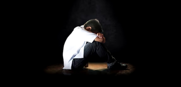 അസംബ്ലിക്കിടെ വികൃതി;അധ്യാപകന്റെ ക്രൂരമർദനത്തിൽ വിദ്യാർഥിയുടെ കർണപടം തകർന്നു