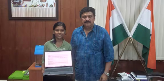 ബസിറങ്ങിയപ്പോൾ തോന്നിയ ആശയം; കീർത്തനയ്ക്ക് കൈ കൊടുത്ത് ഗതാഗതമന്ത്രി