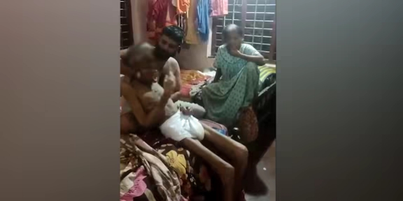 കിടപ്പു രോഗിയായ അച്ഛനു ക്രൂര മർദനം, സ്റ്റീൽ വള കൊണ്ട് തലയ്ക്കടിച്ചു, കഴുത്ത് തിരിച്ചു; ഇരട്ട സഹോദരന്മാർ അറസ്റ്റിൽ