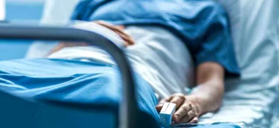 മത്സരിച്ച് മദ്യപിച്ച്  വിദ്യാർത്ഥികൾ; ചികിത്സയിൽ