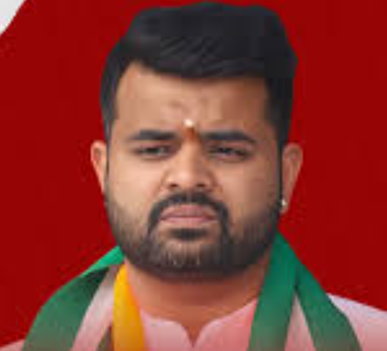 വീട്ടുജോലിക്കാരിയെ പീഡിപ്പിച്ച കേസ്; പ്രജ്വൽ രേവണ്ണയ്ക്ക് ജീവപര്യന്തം