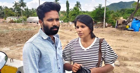 പൊലീസിനെ വെട്ടിച്ച് പ്രതി പുറത്തുചാടി; സ്റ്റേഷന് വെളിയിൽ സ്കൂട്ടറുമായി ഭാര്യ, പ്രതികൾ പിടിയിൽ