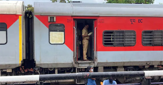 ട്രെയിനിൽ നവജാത ശിശുവിന്റെ മൃതദേഹം; കണ്ടെത്തിയത് ശുചിമുറിയിലെ ചവറ്റുകൊട്ടയില്‍