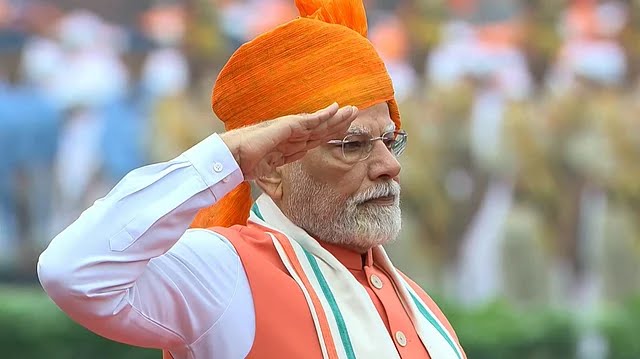 ആണവായുധം കാട്ടി വിരട്ടേണ്ട; സിന്ധു നദീ ജലക്കരാറില് പുനരാലോചനയില്ല; ചെങ്കോട്ടയില് പതാക ഉയര്ത്തി മോദി