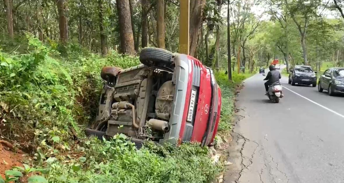 വാഹനാപകടം; അഞ്ച് പേർക്ക് പരിക്ക്