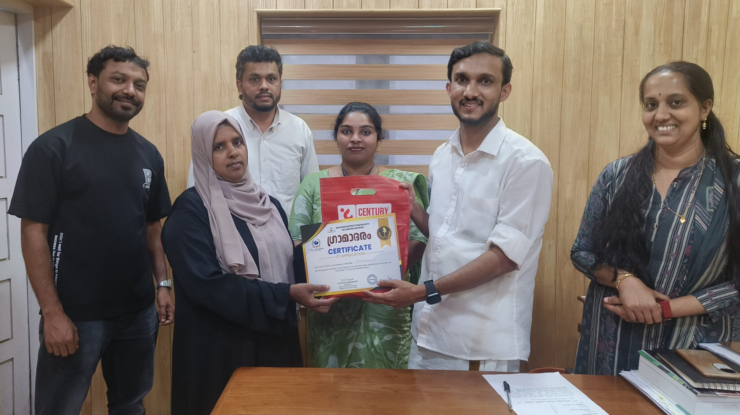 നായയെ രക്ഷിച്ച നസീറക്ക്   ജില്ലാ ആസ്ഥാനത്ത് അനുമോദനം