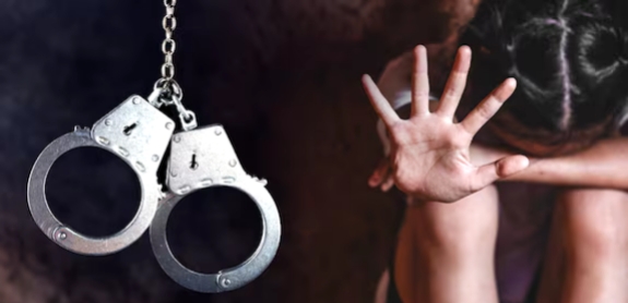 കേന്ദ്രസർക്കാരിലെ ഉന്നത ഉദ്യോഗസ്ഥൻ ചമഞ്ഞ് പരിചയപ്പെട്ടു, ബോട്ട് യാത്രയ്ക്ക് ക്ഷണം; യുവതിയെ പീഡിപ്പിച്ച പ്രതി പിടിയിൽ