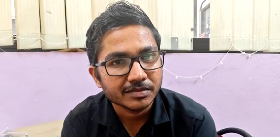 സ്പ്രേ പെയിന്റ് അടിച്ച് സിസിടിവി മറച്ചു, കുടുക്കിയത് ഷർട്ട്; ബാറിൽ നടന്നത് സിനിമ സ്റ്റൈൽ മോഷണം