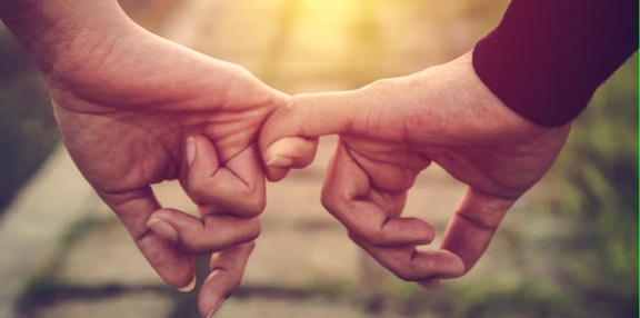 പതിനേഴുകാരനുമായി നാടുവിട്ട് യുവതി: കയ്യോടെ പൊക്കി പോലീസ്, അറസ്റ്റ്