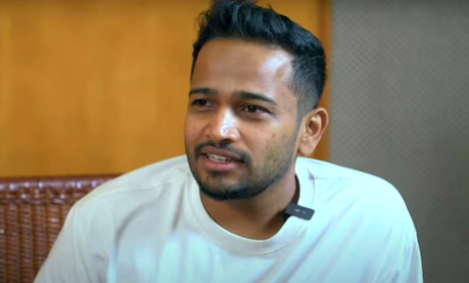 ‘അന്ന് നിയമസഭയ്ക്കു മുന്നിൽ നിന്നപ്പോൾ ആട്ടിയോടിച്ചു, ഇന്ന് പൊലീസ് അകമ്പടി; മുഖ്യമന്ത്രിക്കൊപ്പം സദ്യ’