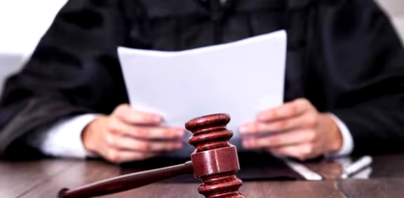 เดเดจเตเดคเดฟเดจเดพเดฃเต เดเดตเดฐเต เดฎเตเดเดเดฎเตเดเดฟ เดงเดฐเดฟเดชเตเดชเดฟเดเตเดเดคเต? เดเตเดเดธเตโเดฏเต เดชเตเดฐเดตเตผเดคเตเดคเดเดฐเต เดนเดพเดเดฐเดพเดเตเดเดฟเดฏ เดชเตเดฒเตเดธเดฟเดจเตเดเต เดเตเดฆเตเดฏเดเตเดเดณเตเดจเตเดจเดฏเดฟเดเตเดเต เดเตเดเดคเดฟ