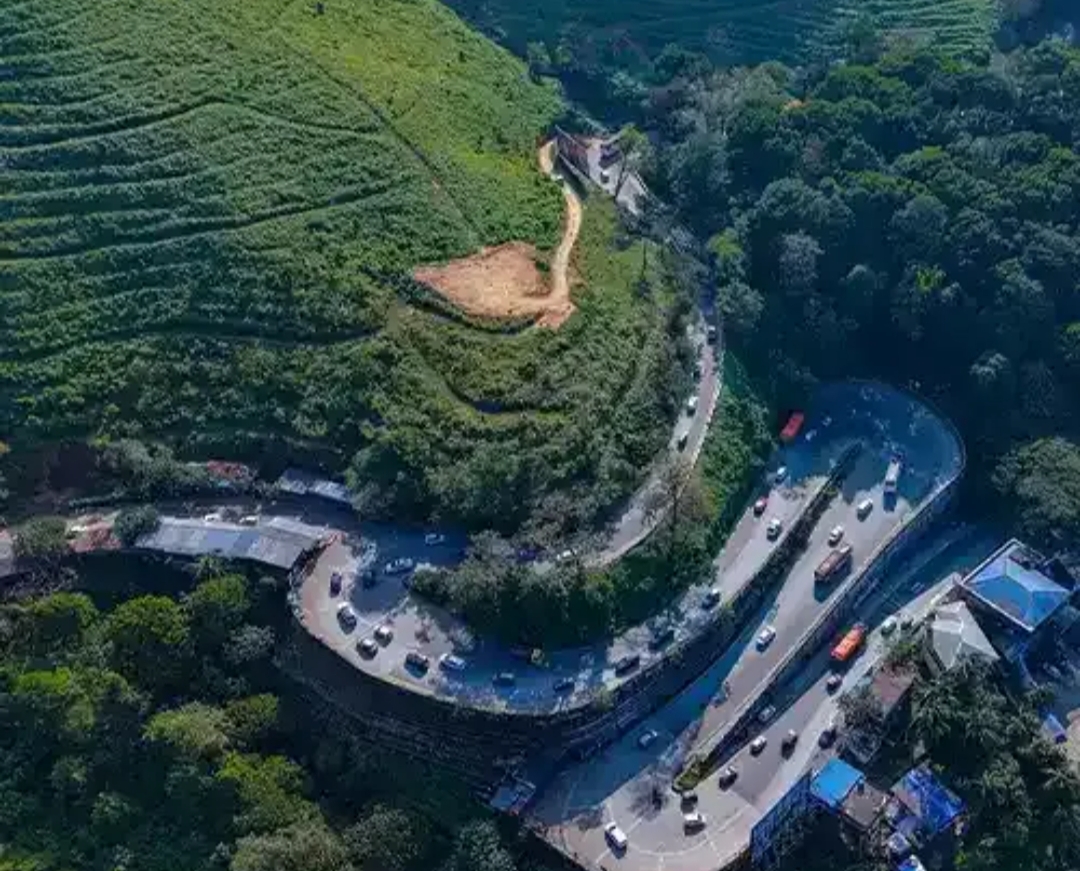 താമരശ്ശേരി ചുരത്തിൽ ഗതാഗത തടസ്സം