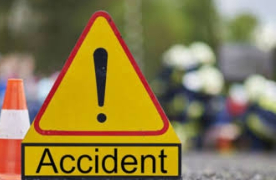 കുറ്റ്യാടി ചുരത്തിൽ പച്ചക്കറി വാഹനം മറിഞ്ഞ് അപകടം