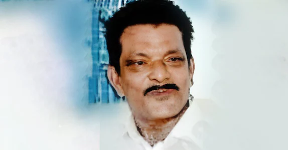 സ്റ്റീൽ വള കൊണ്ട് അച്ഛന്റെ തലയ്ക്കടിച്ച് ഇരട്ടകൾ, കഴുത്ത് തിരിച്ചു; ചികിത്സയിലായിരുന്ന വയോധികൻ മരിച്ചു