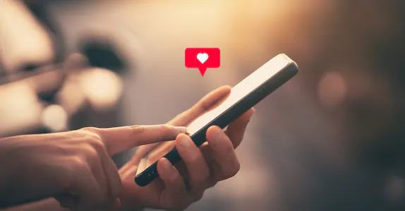 ഡേറ്റിങ് ആപ്പിൽ ചോരക്കൊതി; മക്കൾക്ക് ഫോൺ ഇല്ലെന്ന് കരുതി മാതാപിതാക്കൾ ആശ്വസിക്കാൻ വരട്ടെ!