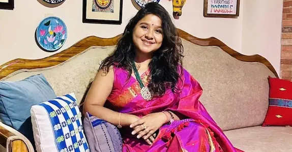 പബുകളിലെ സ്ഥിരം സന്ദർശക, ബിനാമി പേരിൽ ഭൂമി വാങ്ങൽ; പിടിച്ചെടുത്തത് 2 കോടിയുടെ കൈക്കൂലി, ഒടുവിൽ അറസ്റ്റിലായി വനിത റവന്യു ഓഫിസർ