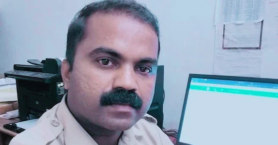 പ്രതിക്കായുള്ള തിരച്ചിലിനിടെ അപകടം: കാറും ലോറിയും കൂട്ടിയിടിച്ച് പൊലീസുകാരൻ മരിച്ചു