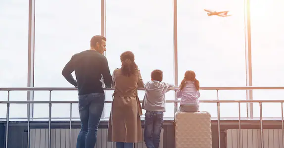 വീസ മാനദണ്ഡത്തിൽ വൻ മാറ്റവുമായി യുഎഇ: ബന്ധുക്കളെയും സുഹൃത്തുക്കളെയും സ്പോൺസർ ചെയ്യാൻ ഉയർന്ന ശമ്പളം നിർബന്ധം