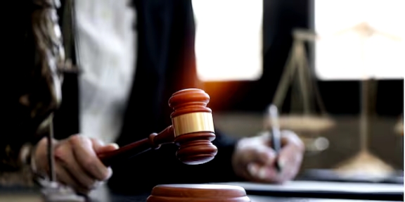 ഭാര്യ രാത്രിയിൽ നാഗസ്ത്രീയായി മാറി ഉപദ്രവിക്കുന്നു, രക്ഷിക്കണം’; മജിസ്ട്രേറ്റിനു മുന്നിൽ പരാതിയുമായി ഭർത്താവ്