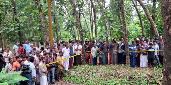 เดฐเดฃเตเดเต เดฏเตเดตเดพเดเตเดเตพ เดตเตเดเดฟเดฏเตเดฑเตเดฑเต เดฎเดฐเดฟเดเตเด เดจเดฟเดฒเดฏเดฟเตฝ; เดฎเตเดคเดฆเตเดนเดคเตเดคเดฟเดจเต เดธเดฎเตเดชเด เดจเดพเดเตป เดคเตเดเตเดเต