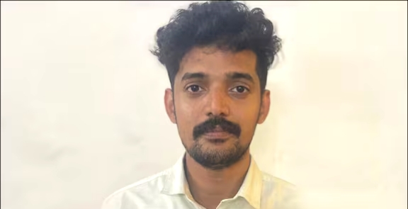 പാർക്കിങ് ഏരിയയിൽ തടഞ്ഞു നിർത്തി, കഴുത്തിനു കുത്തിപ്പിടിച്ചു; യുവതിയെ ആക്രമിച്ചയാൾ അറസ്റ്റിൽ