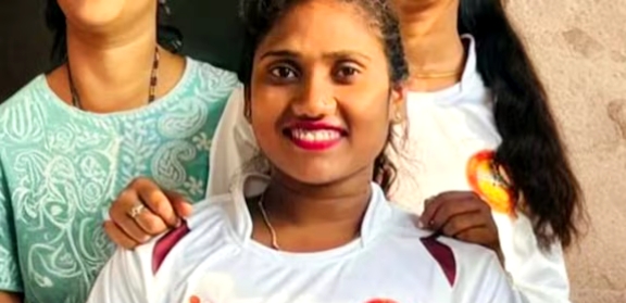 ഒപ്പം താമസിച്ച യുവതികളുടെ ദൃശ്യങ്ങൾ പകർത്തി, അശ്ലീല സൈറ്റിൽ പ്രചരിപ്പിച്ചു; ഭീഷണി, പണം തട്ടാൻ ശ്രമം: യുവതി അറസ്റ്റിൽ