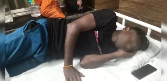 ദലിത് യുവാവിനെ ചങ്ങലയ്ക്ക് കെട്ടിയിട്ട് മർദ്ദിച്ചു, മൂത്രം കുടിപ്പിച്ചു; ക്രൂര പീഡനം