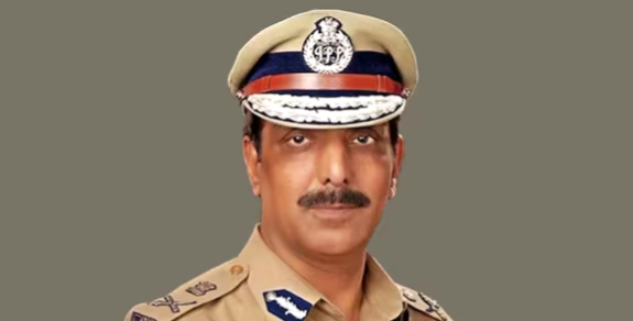 ‘20 വർഷമായി മകൻ ലഹരിക്കടിമ, വീടിന് തീവച്ചു, സൈക്കോസിസം കാരണം പലതും സങ്കൽപ്പിച്ചു’: കേസിനെതിരെ പഞ്ചാബ് മുൻ ഡിജിപി