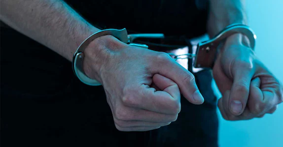 അവധിക്ക് സിംഗപ്പൂരിലെത്തി, ലൈംഗികത്തൊഴിലാളികളെ വിളിച്ചുവരുത്തി മോഷണം: ഇന്ത്യക്കാർക്ക് തടവും ചൂരൽ അടിയും ശിക്ഷ