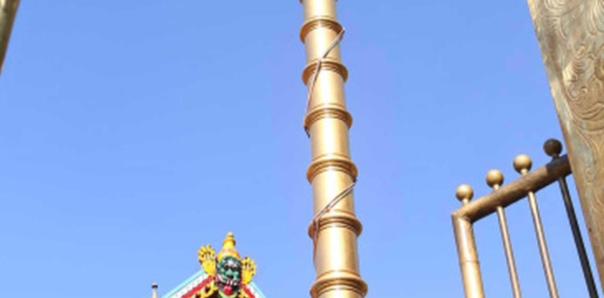 6 കിലോ സ്വർണം ഉപയോഗിച്ച് പണിത കൊടിമരം 3 മാസം കൊണ്ട് കറുത്തു; കൊല്ലം ശാസ്താംകോട്ട ധർമ്മശാസ്താ ക്ഷേത്രത്തിലും വിവാദം