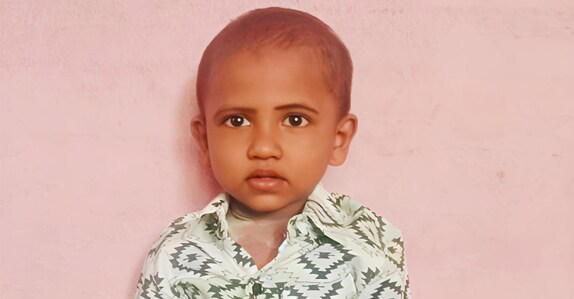 ഭക്ഷണം കഴിക്കുന്നതിനിടെ കുപ്പിയുടെ മൂടി തൊണ്ടയിൽ കുടുങ്ങി; 4 വയസ്സുകാരന് ദാരുണാന്ത്യം