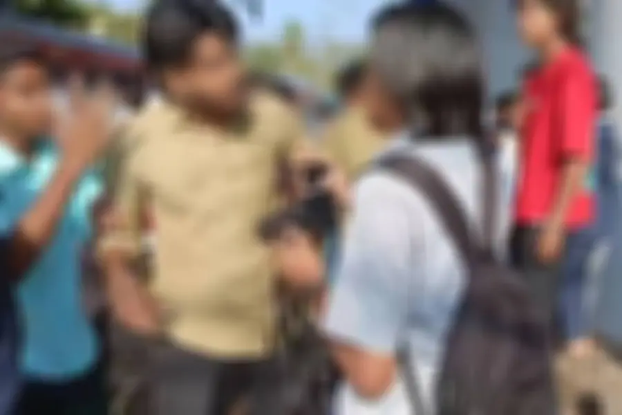 കോഴിക്കോട് നടുറോഡിൽ ഏറ്റുമുട്ടി ബസ് ജീവനക്കാരും വിദ്യാർഥികളും