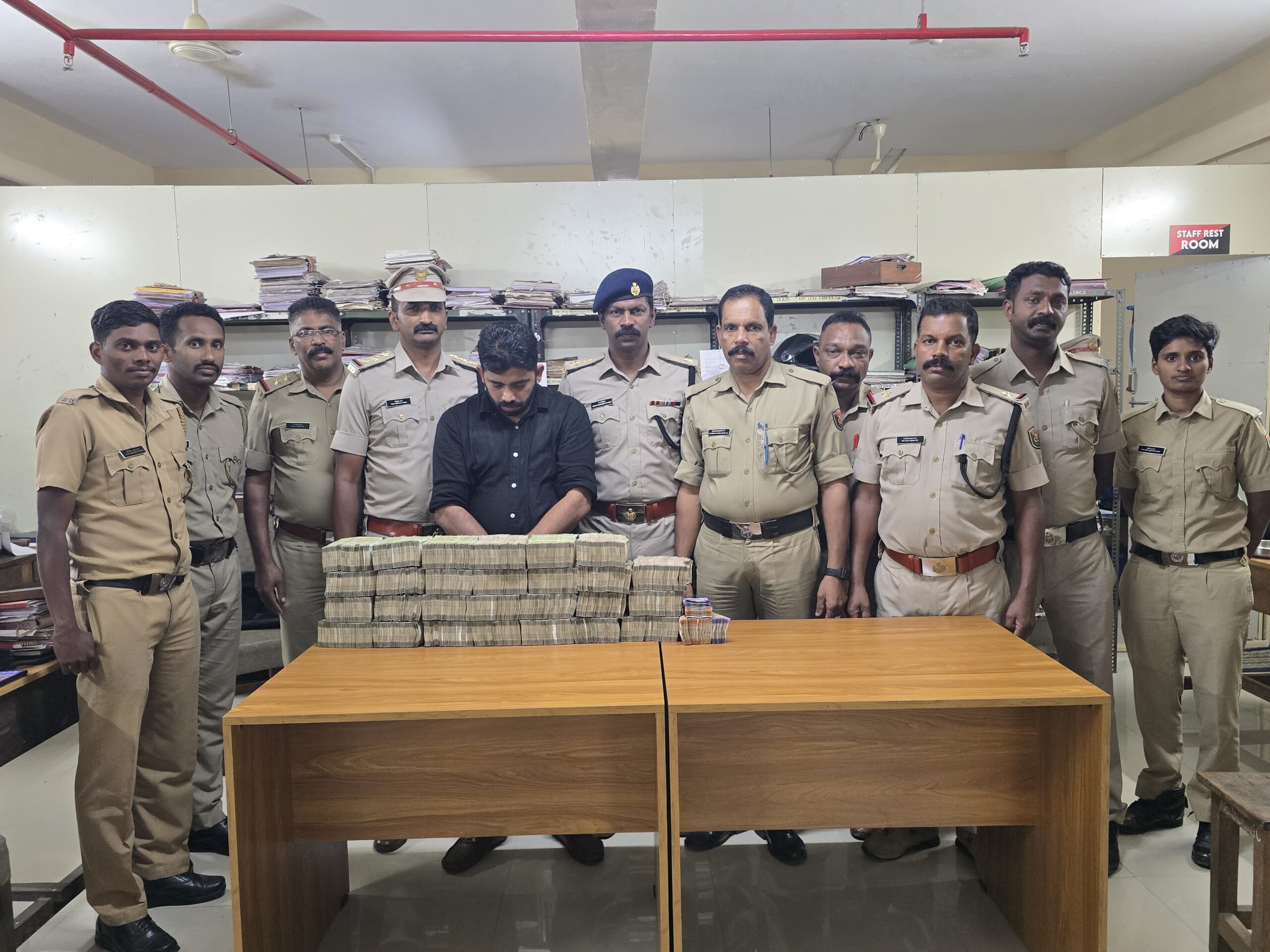 เดฎเตเดจเดเตเดเดพเดเดฟเดฏเดฟเตฝ เดเดเตเดธเตเดธเดฟเตปเตเดฑเต เดตเตป เดเตเดดเตฝเดชเตเดชเดฃ เดตเตเดเตเด;เดเดจเตเดจเดฐเดเตเดเตเดเดฟเดฏเตเดณเด เดฐเตเดช เดชเดฟเดเดฟเดเตเดเดฟ