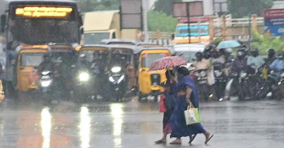 നാശം വിതച്ച് ദിത്വ: ശ്രീലങ്കയിൽ മരണം 200; തമിഴ്നാട്ടിൽ കനത്ത മഴ, വിമാന സർവീസുകൾ താറുമാറായി