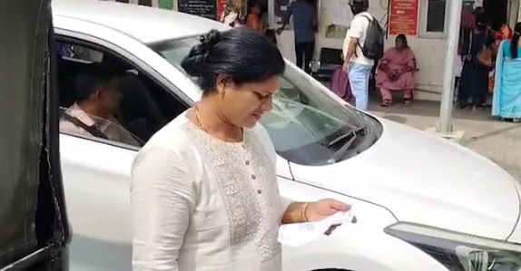 വോട്ട് തേടിയെത്തിയ വീട്ടിലെ നായ പിന്നാലെ ഓടി; യുഡിഎഫ് സ്ഥാനാർഥിക്ക് കടിയേറ്റു