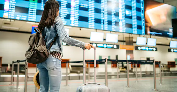 പ്രിന്റ് ചെയ്ത വീസ പാസ്പോർട്ടിൽ ഒട്ടിക്കും, വിമാനത്താവളത്തിൽ എത്തുമ്പോൾ കുടുങ്ങും; കേരളത്തിൽ 10 കോടി രൂപയുടെ തട്ടിപ്പ്