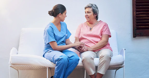 നഴ്സിങ് പഠിക്കുന്നവരെ വെട്ടിലാക്കി ട്രംപ് ഭരണകൂടം; നിർവചനം മാറ്റി, പക്ഷേ ഇന്ത്യയ്ക്ക് നേട്ടമായി മാറും