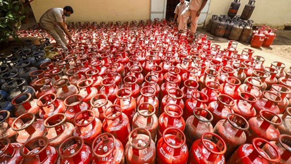 പാചക വാതക സിലിണ്ടറിന്റെ വില കുറച്ചു