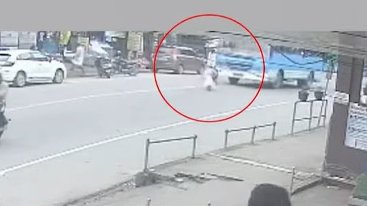 ഭാര്യയെ കാണാനില്ല, നാലു വയസ്സുള്ള മകനുമായി ബസിന് മുന്നിലേക്ക് ചാടി പിതാവ്; ഡ്രൈവറുടെ സമയോചിത ഇടപെടൽ രക്ഷയായി