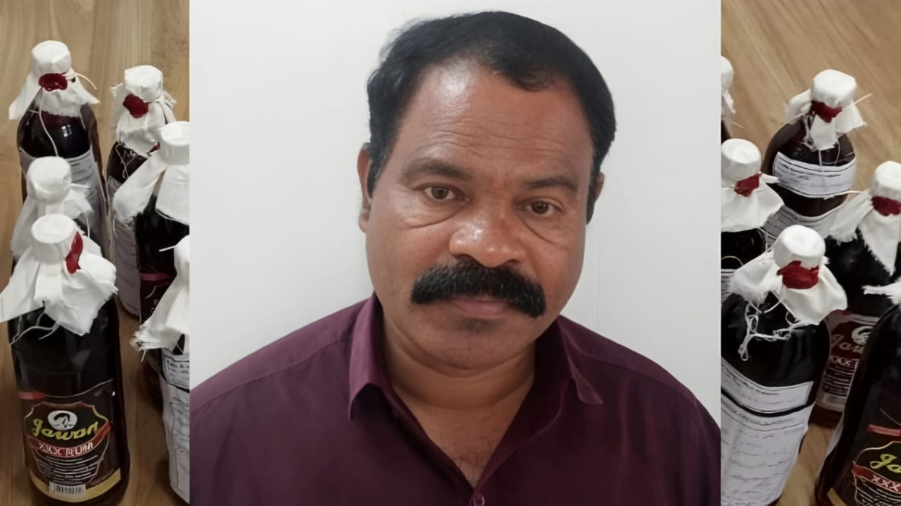 23 ലിറ്റർ മദ്യവുമായി കുപ്രസിദ്ധ വിൽപ്പനക്കാരൻ ‘മുത്തപ്പൻ സുരേഷ്’ പിടിയിൽ