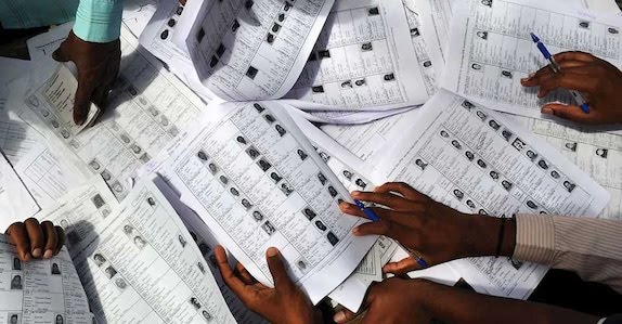 എസ്ഐആർ കരട് വോട്ടർ പട്ടിക പ്രസിദ്ധീകരിച്ചു; സംസ്ഥാനത്ത് 24 ലക്ഷംപേരെ ഒഴിവാക്കി, ജനുവരി 22വരെ പരാതി അറിയിക്കാം